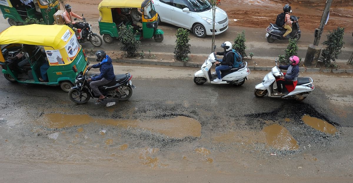 THANISANDRA MAIN ROADThe potholes here are deadly. Poor maintenance ofroads is among the major causes of non-fatalaccidents, says traffic police