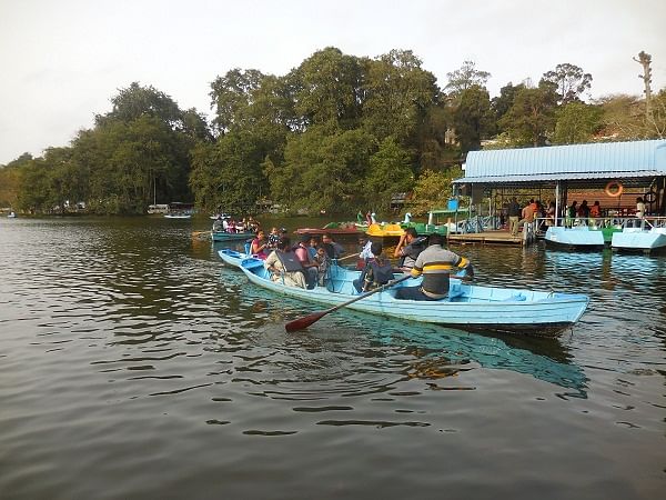 Boating is a favourite pastime in Kodai Lake.