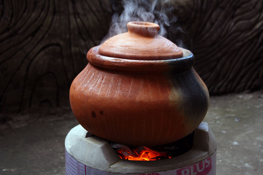 Clay pot. Picture credit: commons.wikimedia.org/ Elmer nev valenzuela