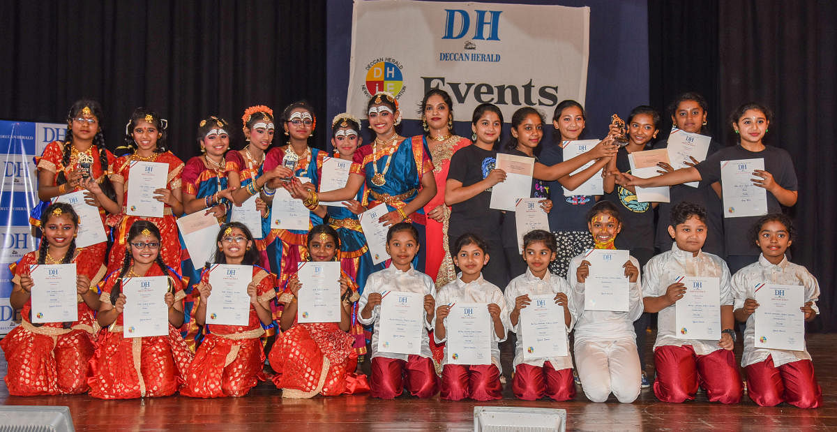 Deccan Herald in Education (DHiE) Juniors Dance Competition winners with Vydhurya Sree, judge, (Standing from left) Ganga International School, first place, MTB Jnana Jyothi School, second place. (sitting from left) SJR Public School, third place and Aditya National Public School, consolation place, at Bal Bhavan, Cubbon Park in Bengaluru on Friday. Photo by S K Dinesh