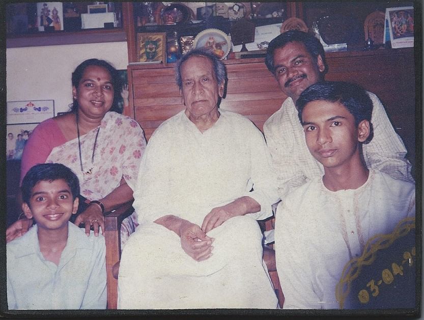 Nagaraj Rao Havaldar’s family with Pt Bhimsen Joshi back in 1998.