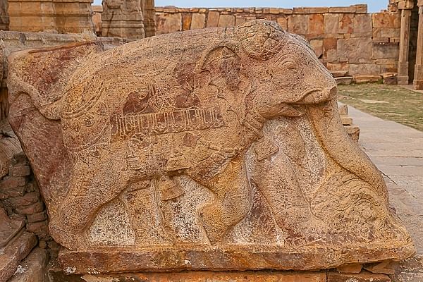 An elephant outlining the short staircase at the Ranganathaswamy temple