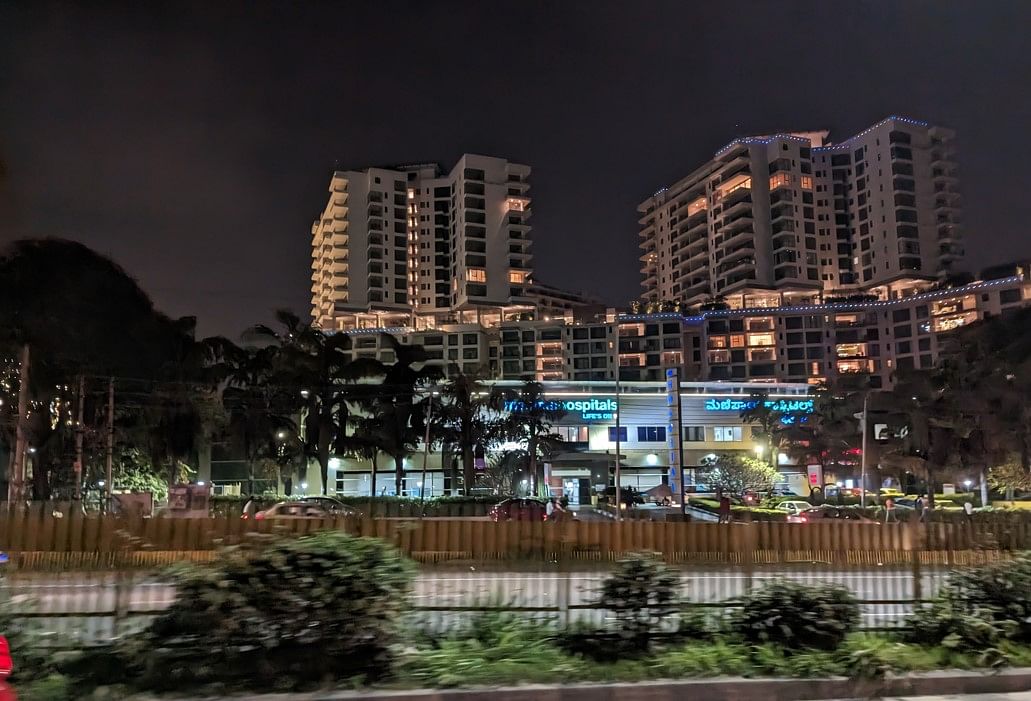 Google Pixel 7 Pro's camera sample with night sight mode on (captured through the window of a moving bus). Credit: DH Photo/KVN Roh