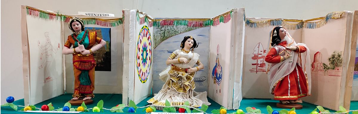 A ‘Dances of India’ theme that includes dolls ofBharatanatyam, Mohiniyattam, and Kathak dancers.