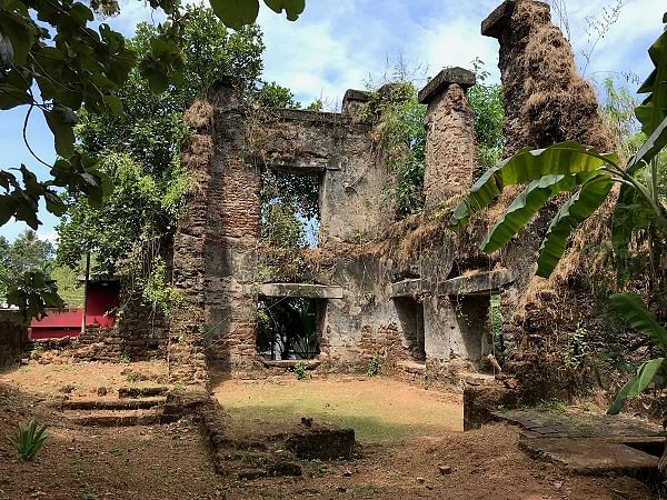 Remains of the VypeekottaSeminary built by the Portuguese, which lies adjacent to theHoly Cross Church. PHOTOS BY AUTHOR