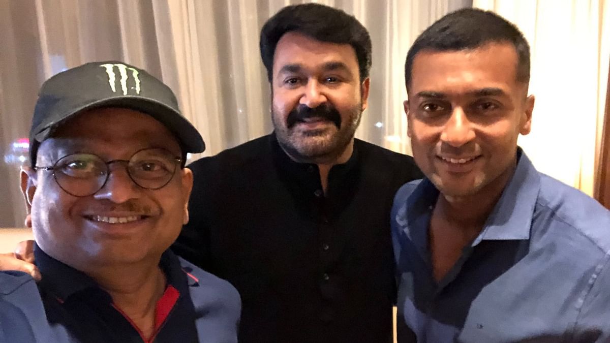 K V Anand with Mohanlal and Suriya, during the shoot of Kaappan, his last feature film as a director. Credit: Twitter Photo/@anavenkat