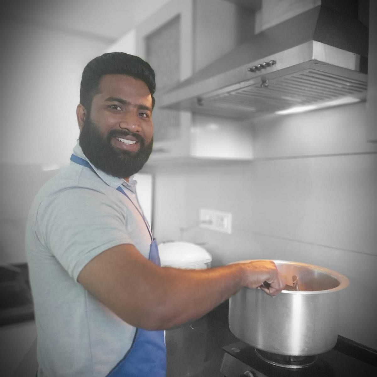 Praveen TR provides homecookedmeals for his colleagues at Decathlon.