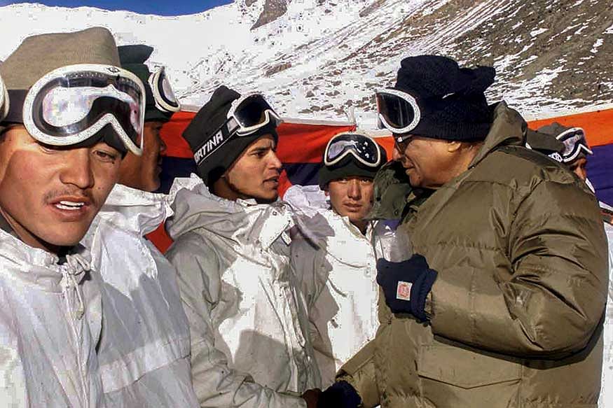 George Fernandes in conversation with the jawans at Gulab outpost during his visit to Siachen in 2001. (Image: PTI)