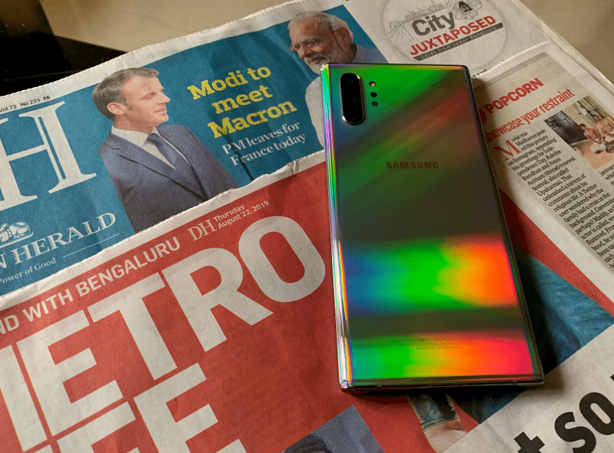 Samsung Galaxy Note10+ Aura Glow model reflects psychedelic colours when looked from different angles (DH Photo/Rohit KVN)
