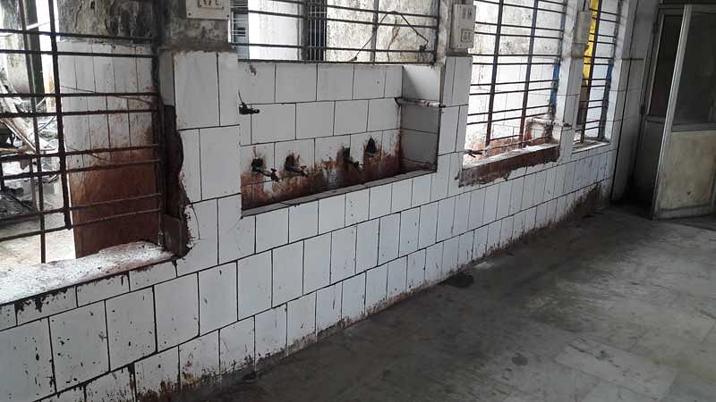 Tiles-fitted walls in the corridor of SKMCH are plastered with tobacco products and betel juice. (DH Photo/Abhay Kumar)