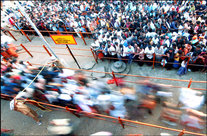 A scene of crowd management in Sabarimala. Wikipedia Creative Commons.