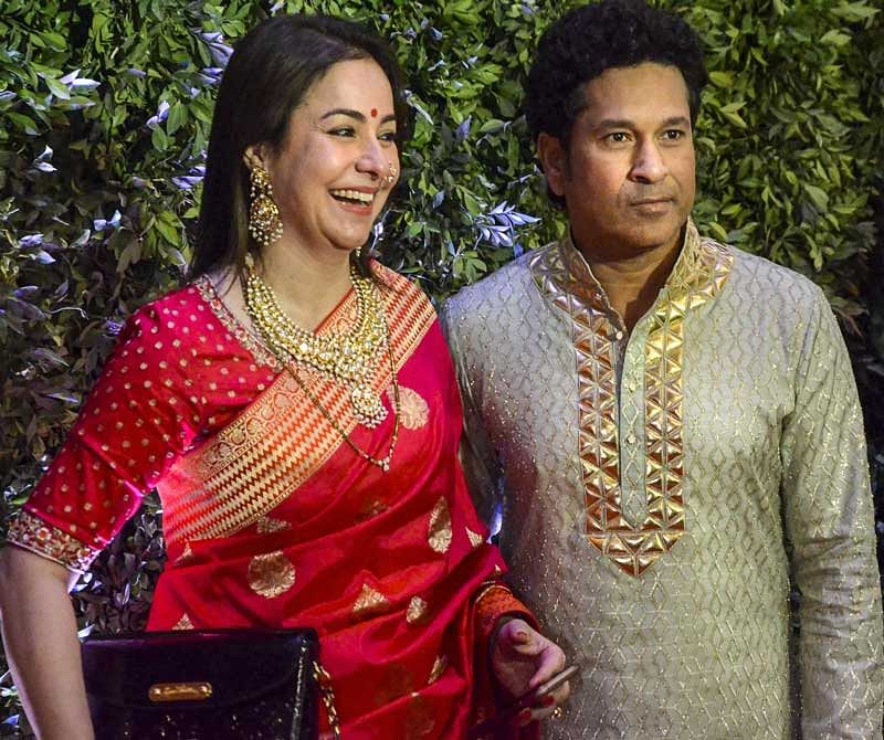 Who's who descend in wedding of Raj Thackeray's son