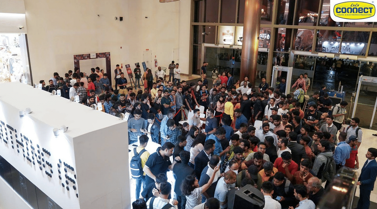 undreds of customers crowded at Nothing Drops store at Lulu Mall, Bengaluru. Picture credit: Nothing India