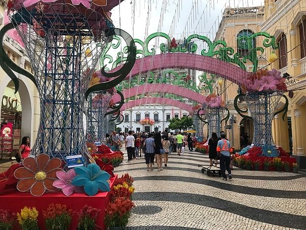 Senado Square wearing a festive look at the Mid Autumn Festival. Photos by author.