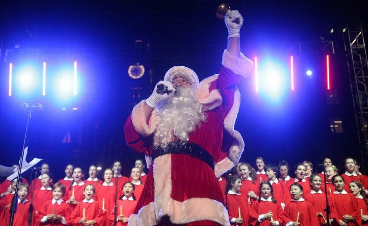 Santa Claus with a choir in Sydney