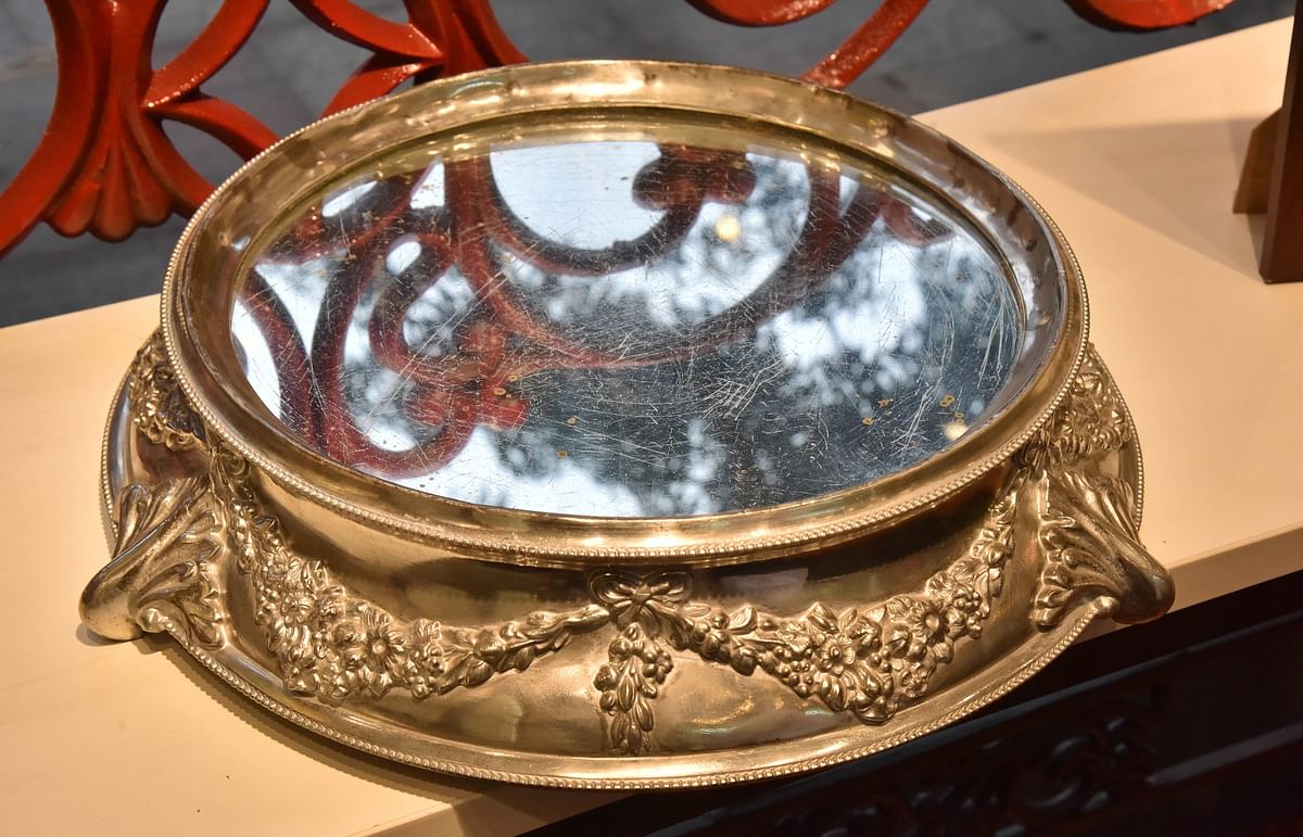 This 140-year-old cake stand is oneof the memorabilia of the bakery.