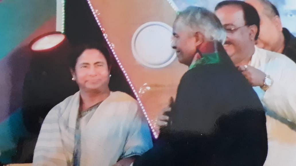 Arumainayagam being honoured in Calcutta by Mamata Banerjee for his career in India's oldest and most successful club, Mohun Bagan.