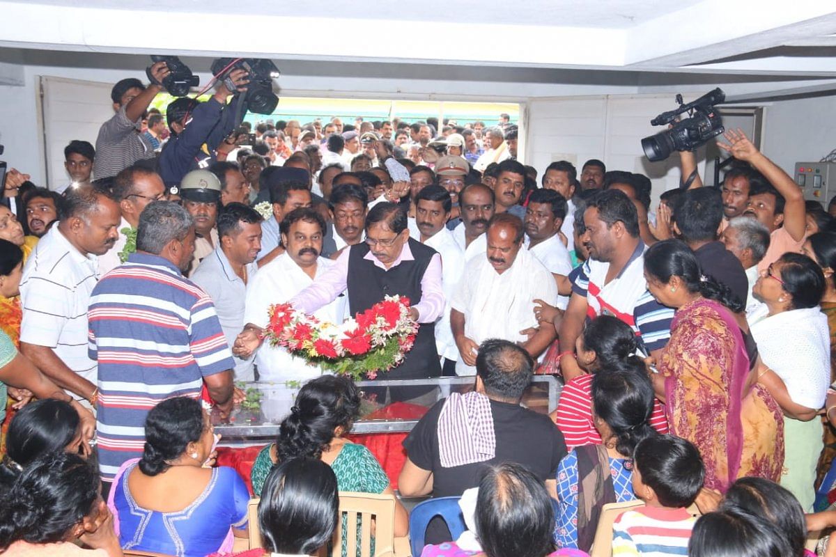 Deputy CM G Parameshwara paying tributes to Ramila.