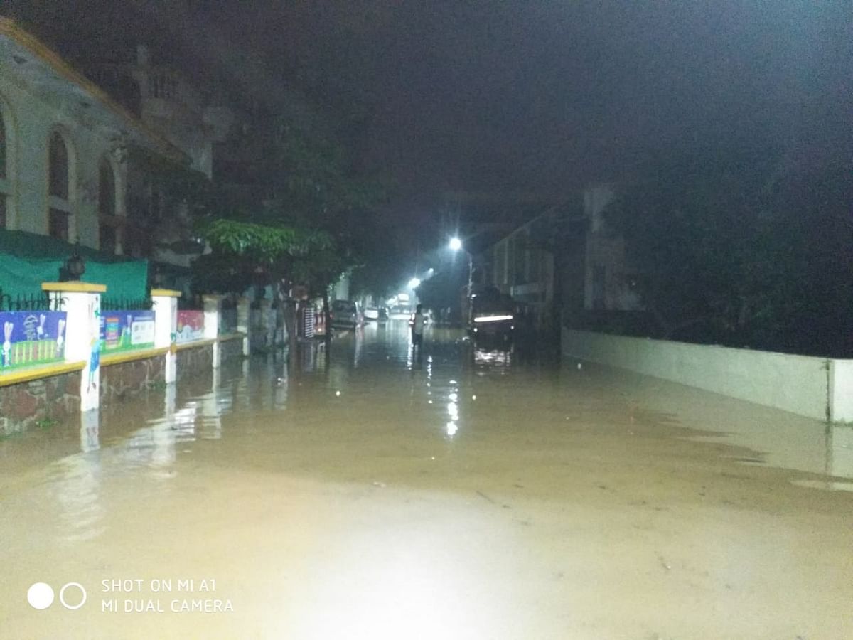 Nearly 300 families affected after Doddabidarakallu Lake breached last night following heavy rains. (DH photo)