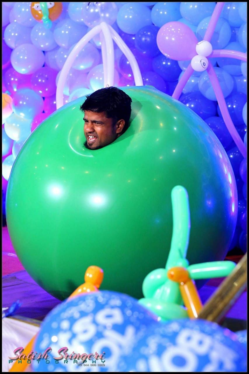 Saravana Dhanapal is famous for his ‘balloon man’ act. Photo: Satish Sringeri