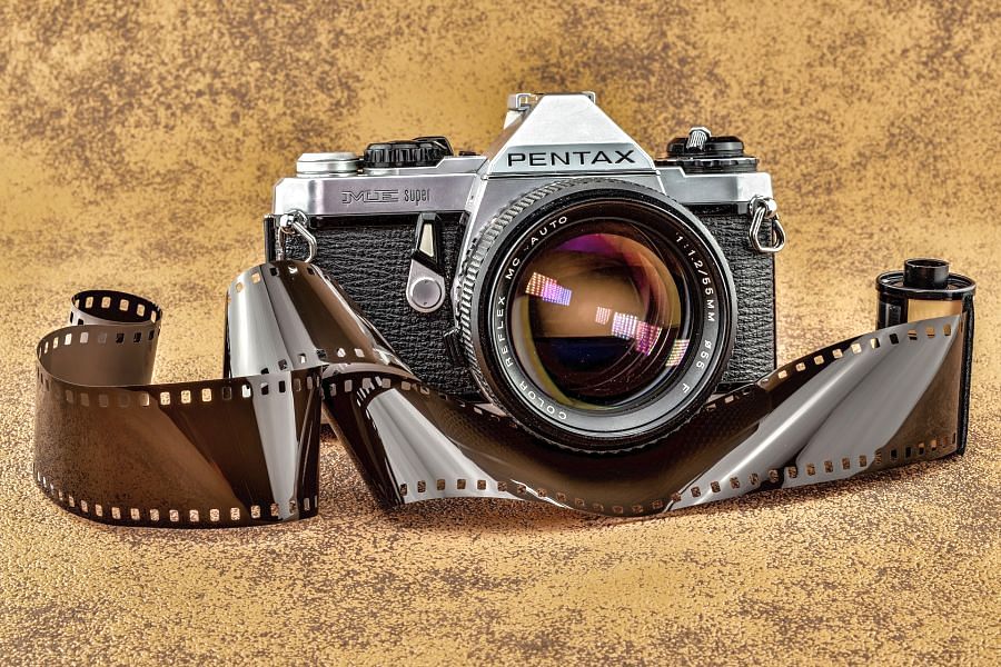 A film SLR camera. Picture credit: pixabay.com/ analogicus