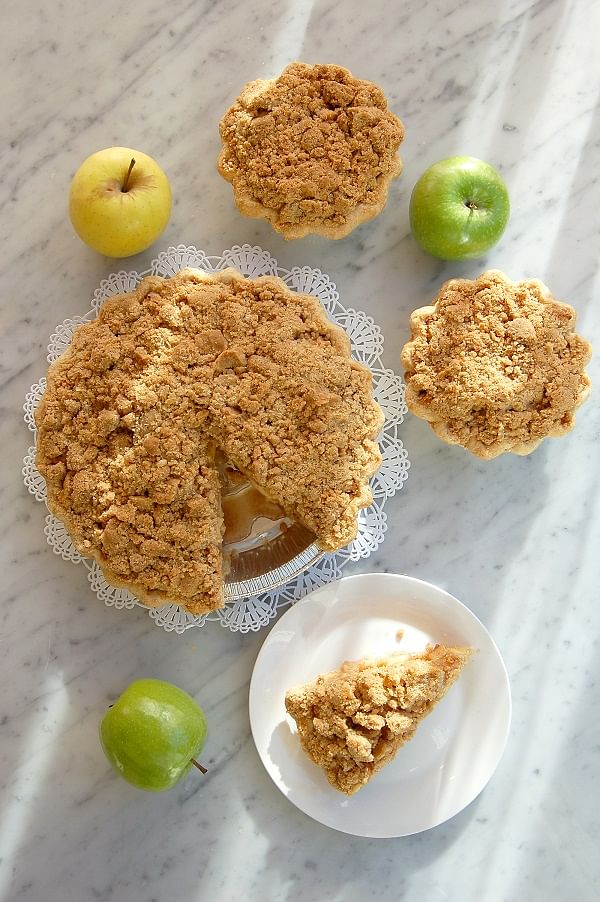 Apple Crumb Pie