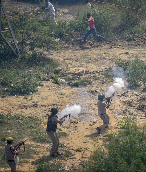 Police use tear gas to disperse farmers protesting at Delhi-UP borderduring 'Kisan Kranti Padyatra' in New Delhi. PTI Photo