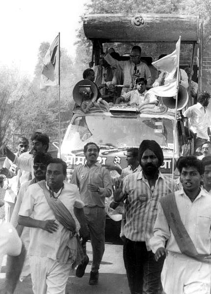 Ram Ratha Yatra passing through a street in New Delhi on 14-10-1990. Credit: DH Archive
