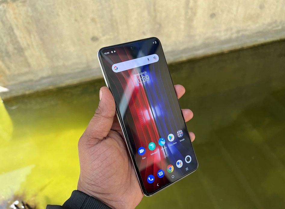 iQOO 9 comes with a high-quality AMOLED display. Credit: DH Photo/KVN Rohit