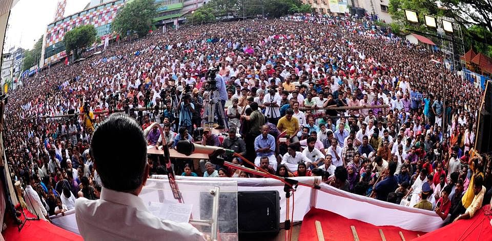 Pinarayi Vijayan speaking at the LDF rally in Kozhikode. (Courtesy: Deshabhimani Publications)