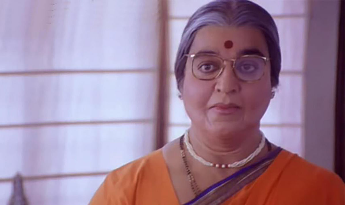 Kamal played a man playing awoman in ‘Avvai Shanmugi’ (1995).