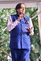 Shashi Tharoor is among the few politicianswho doesn't shy away from wearing bright <g class=