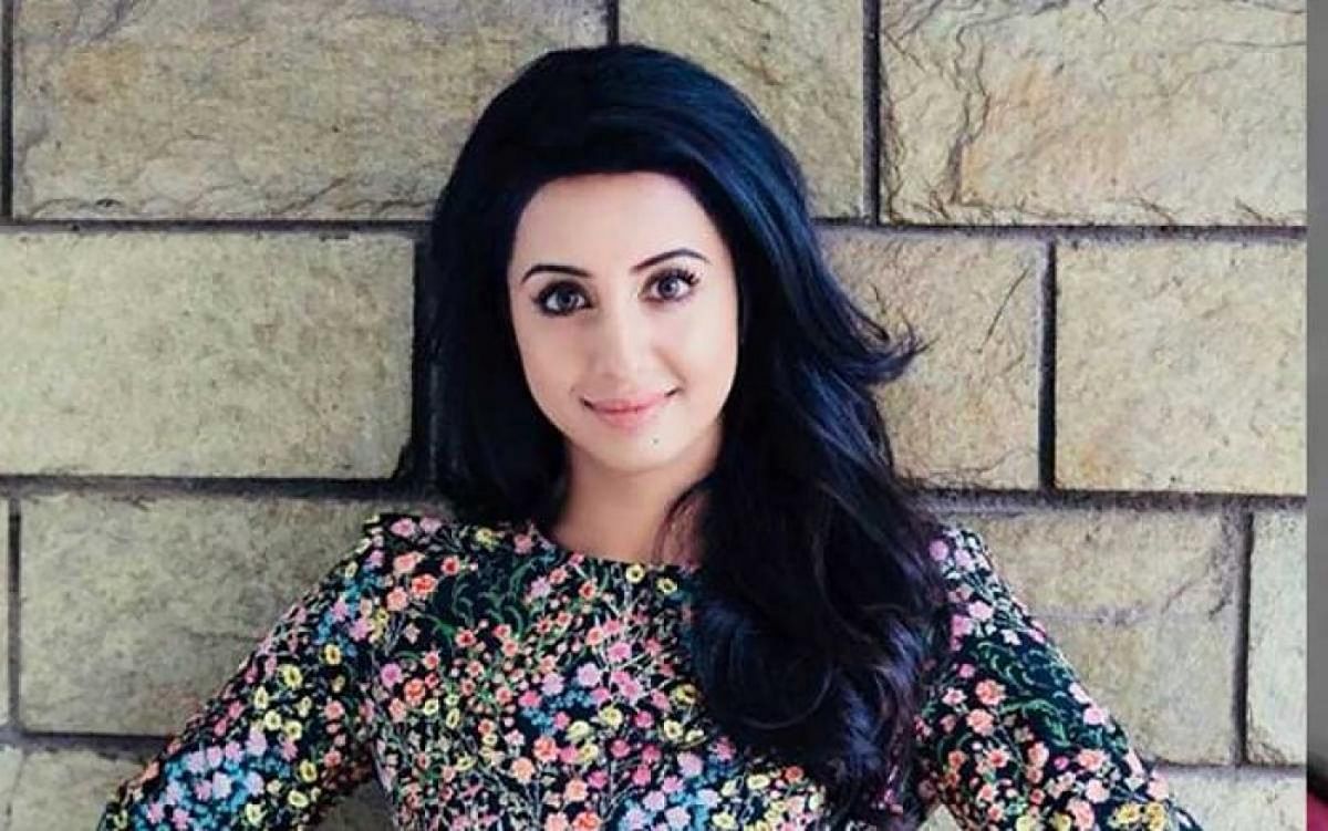 Actor Sanjjanaa named a director and then apologised.