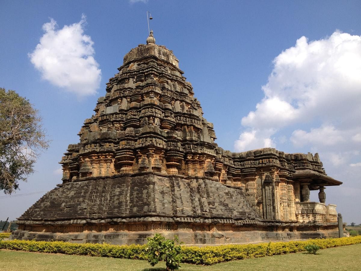 The buttressed ‘vimana’ of Galageshwara Temple;a view of the temple premises.