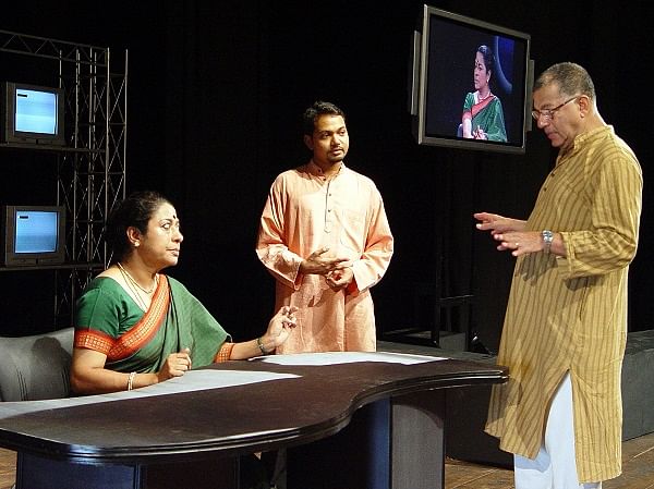 A file photo of Girish Karnad directing Arundhati Nag in 'Odakalu Bimba' as co-director K M Chaitanya looks on.