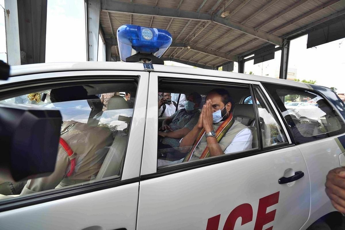 Congress leaders detained on way to Manjeera reservoir
