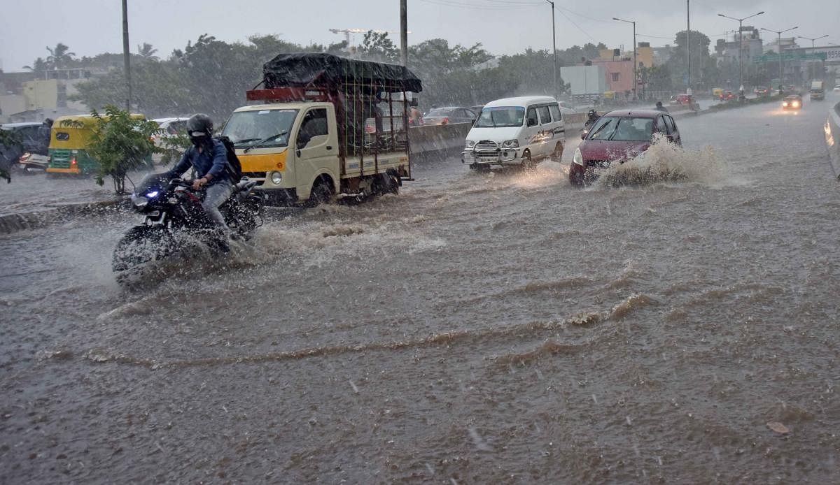 Advancing monsoon brings heavy rain to Bengaluru