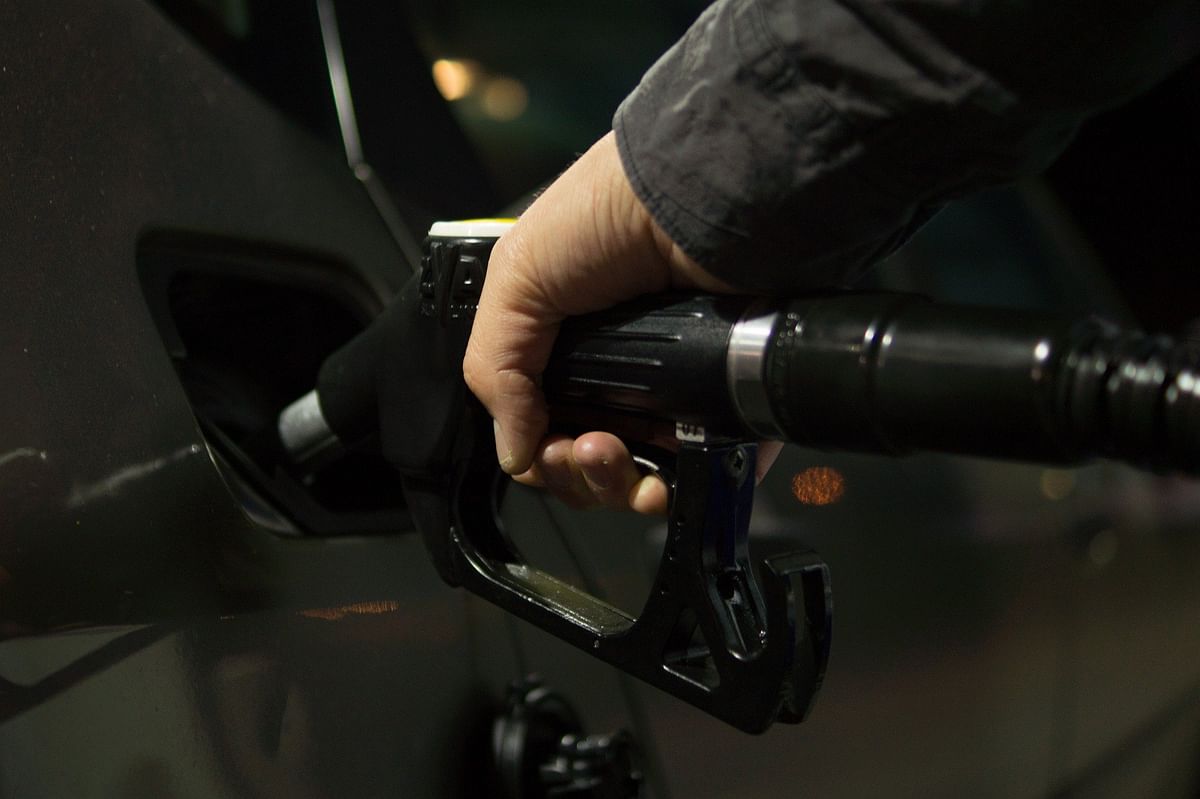 Consumer pays 275% in taxes on petrol to Centre, states