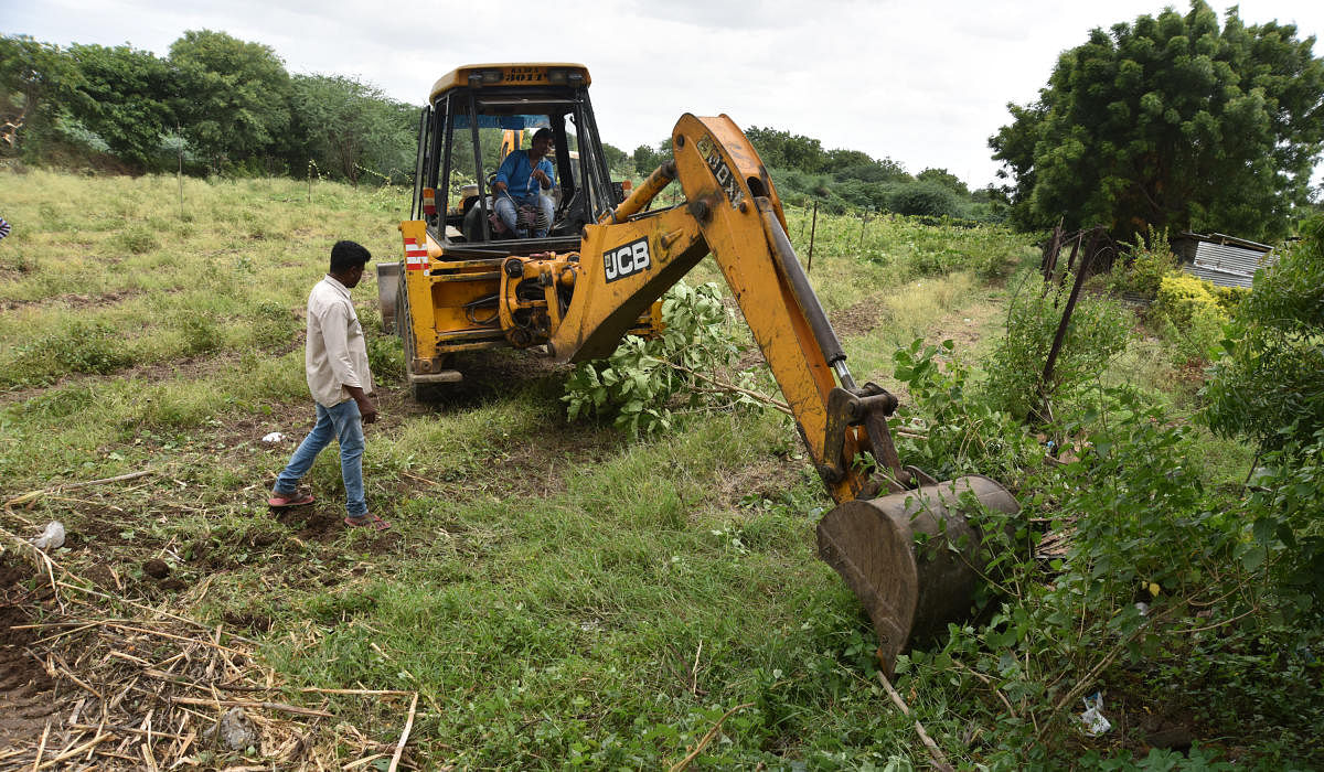 Earthmover used again in Andhra Pradesh to move Covid-19 dead body