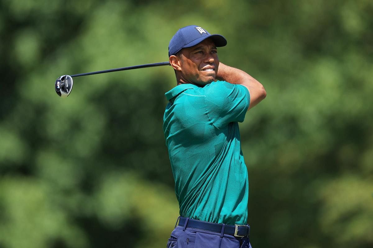Tiger Woods battles to 71 in third round at Memorial