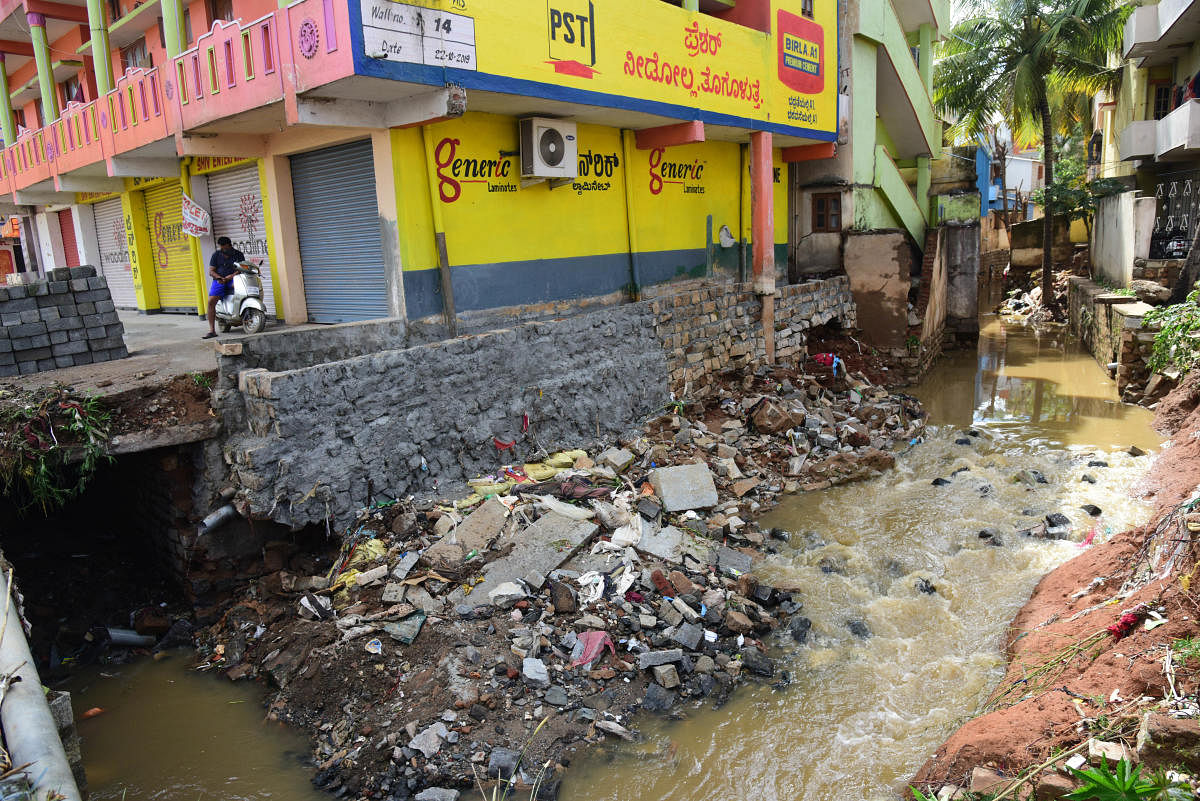 Choked drains flood Dasarahalli, Yelahanka after night-long rain