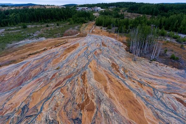Streams of acid from abandoned Russian mine burn mountains yellow and red