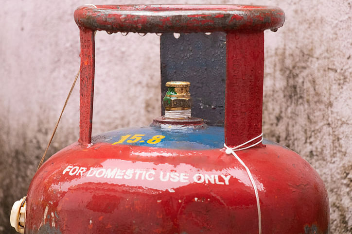 Mahanagar Gas hikes CNG prices by Re 1 to Rs 48.95/kg