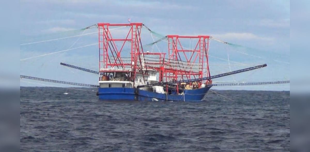 260 Chinese boats fish near Galapagos; Ecuador on alert