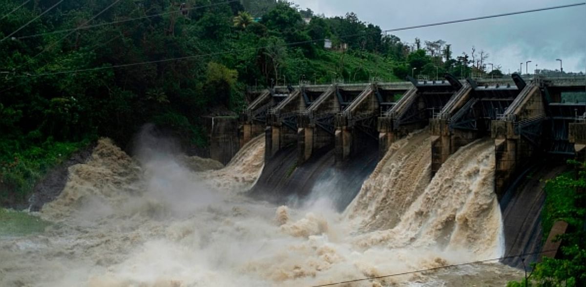 Kerala government asks TN government to release water from Mullaperiyar dam in a phased manner
