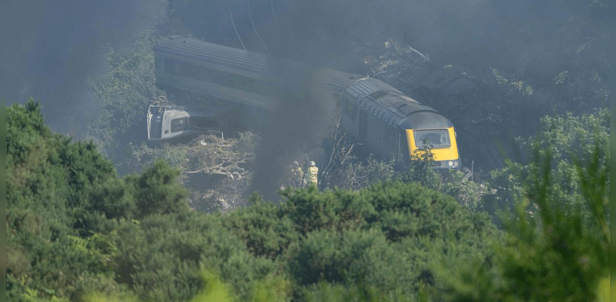 3 dead, 6 in hospital after train derails in Scotland