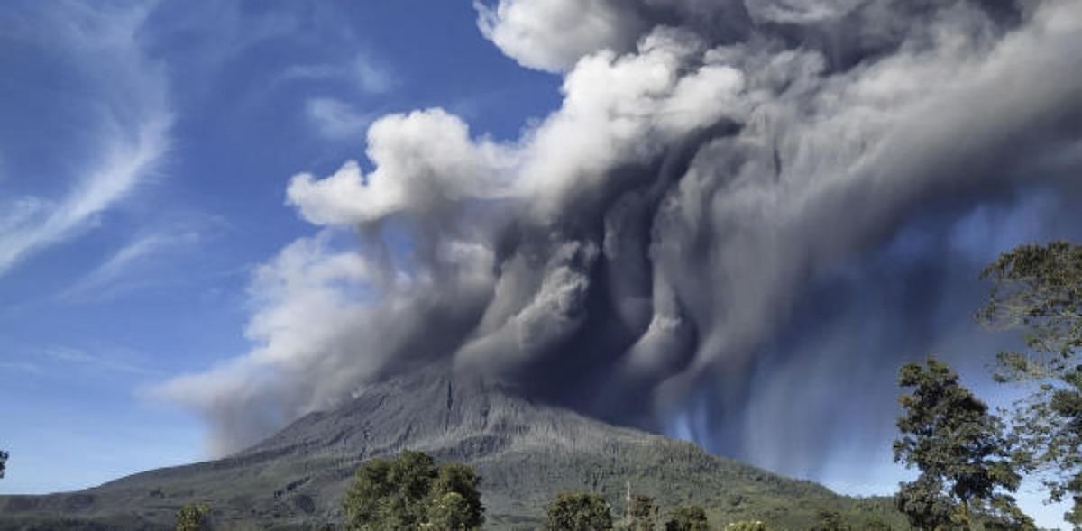 Indonesia's Sinabung volcano spews new burst of hot ash