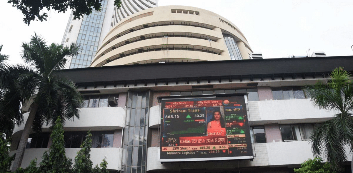 Indian shares end flat as Reliance losses counter Covid-19 vaccine hopes