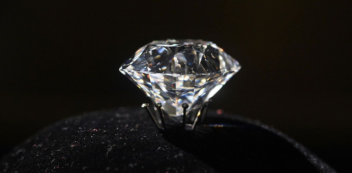 Cheap diamonds bring life to the hidden world of gem trading