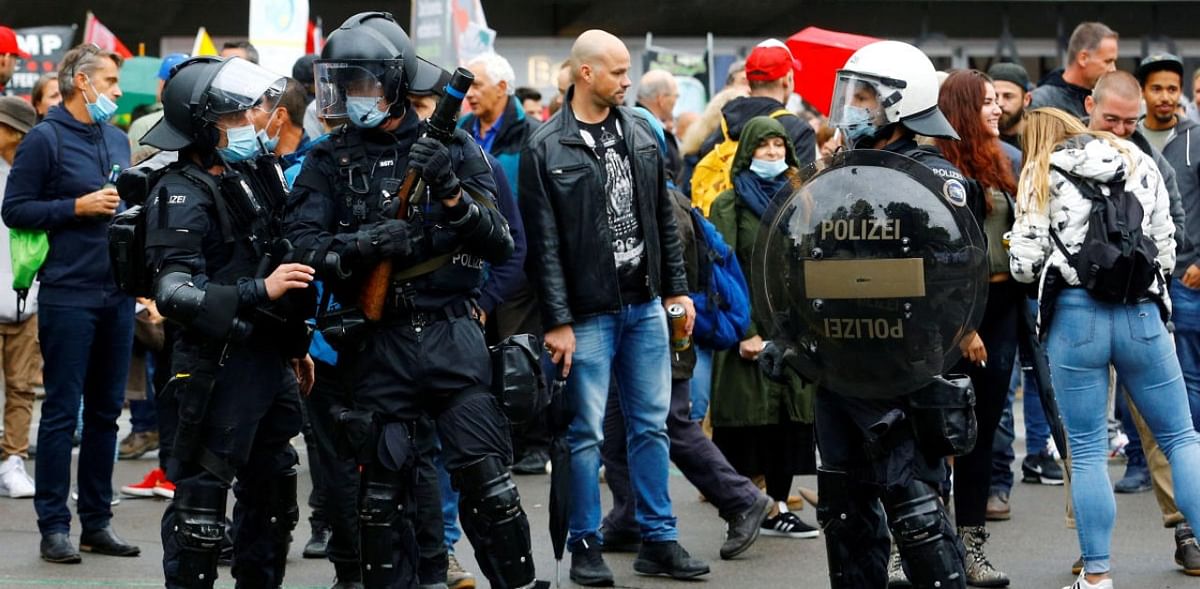 Swiss police disperse hundreds at 'illegal' street party